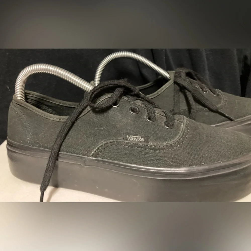 Vans Stacked Platform Womens Size 8.5 Men-7 Triple Black Lace Up Shoes.